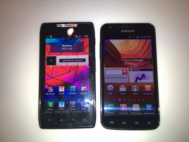 Samsung Galaxy S2 LTE vs Motorola RAZR side by side